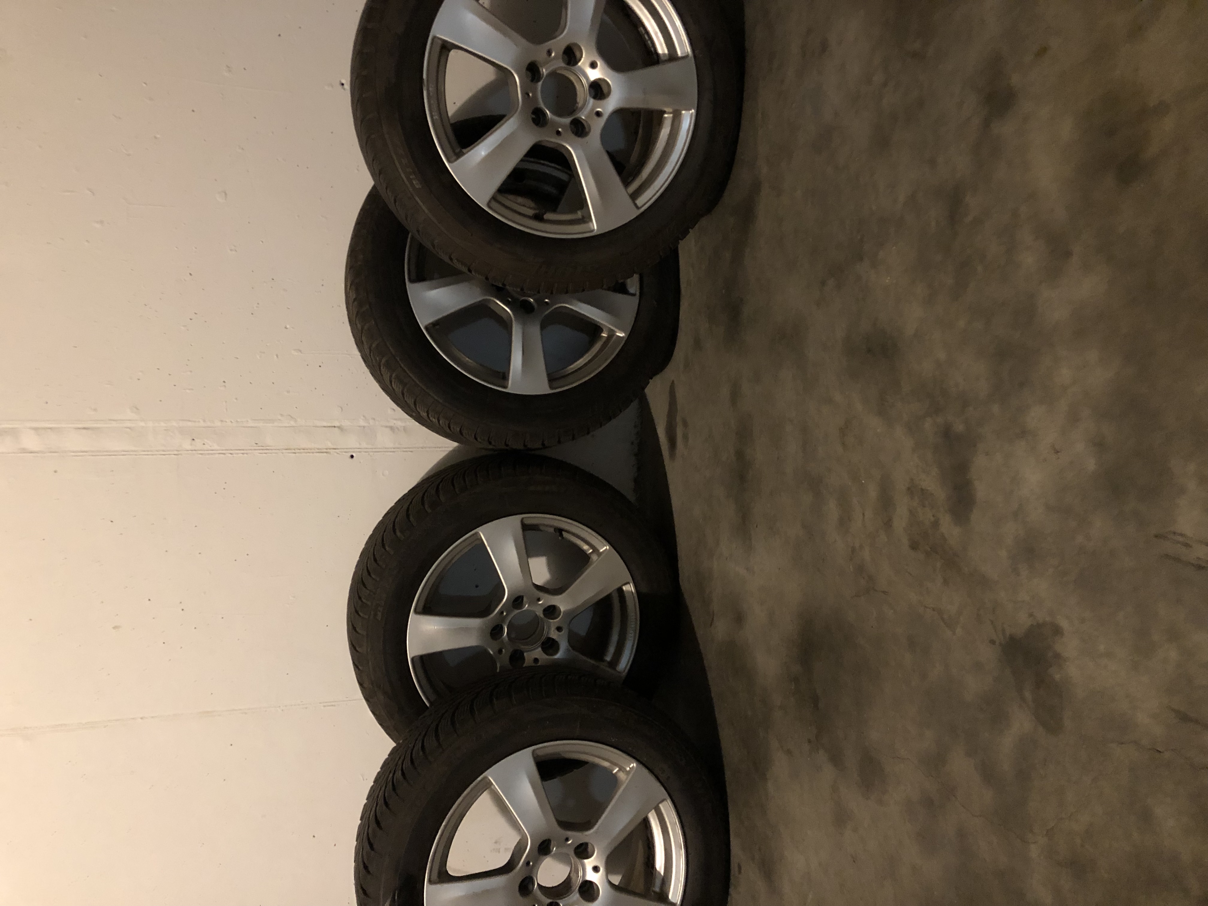 4 Roues complètes avec pneus hiver Bridgestone
