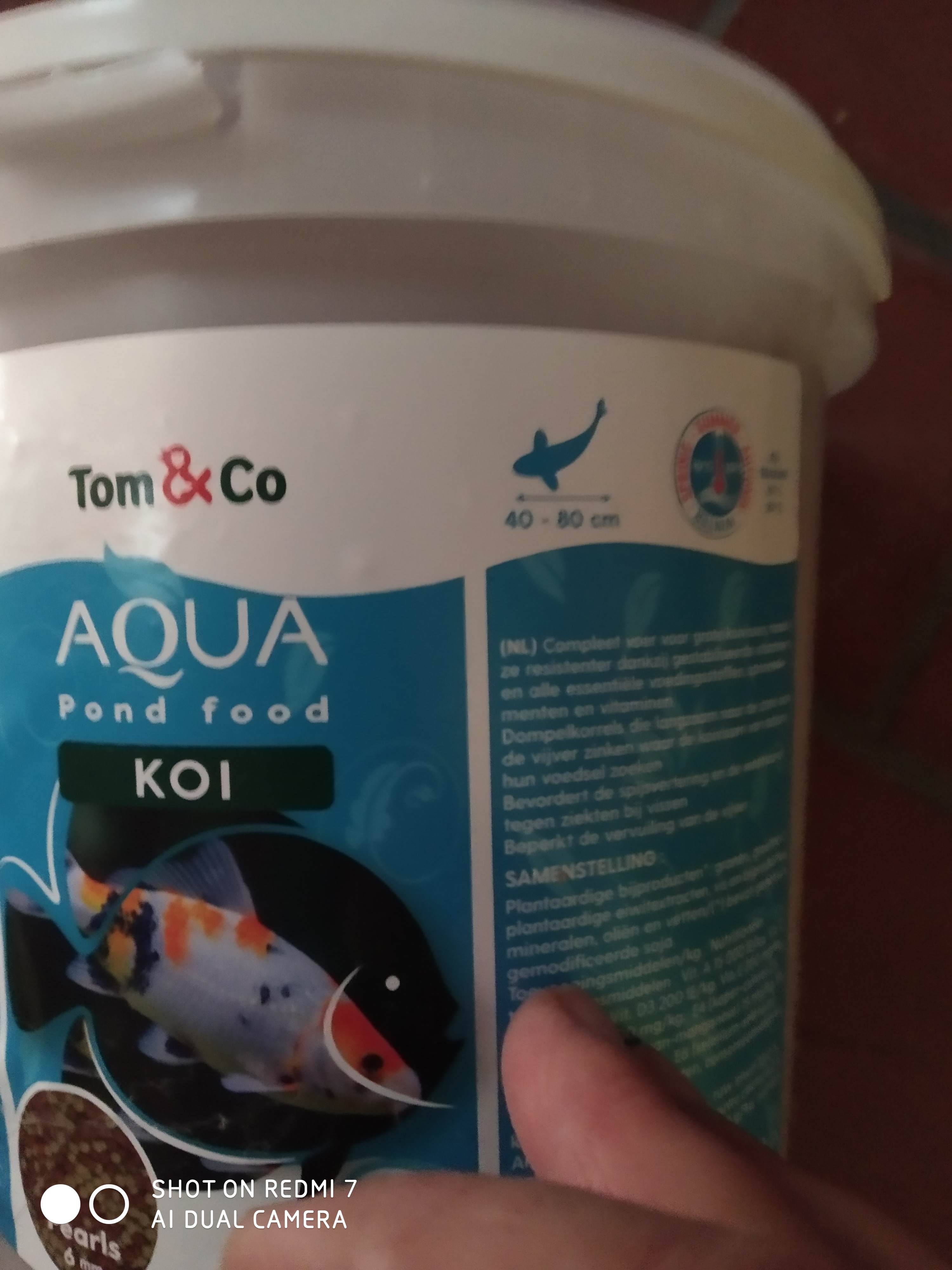 nourriture pour poissons d'aquarium ou de bassin et koi