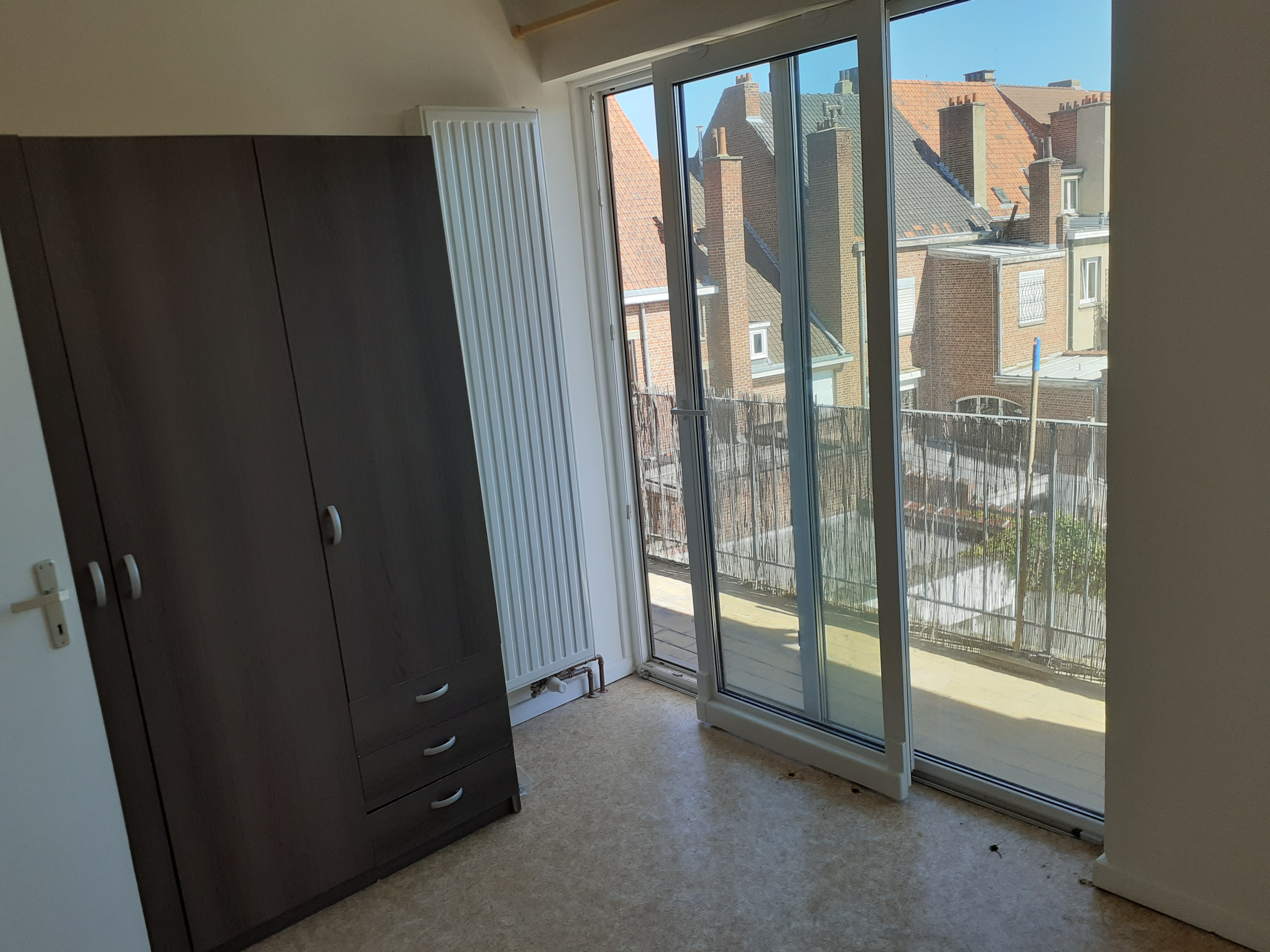 1 ch. dispo dans app. en coloc. 2 ch. au centre de Tournai